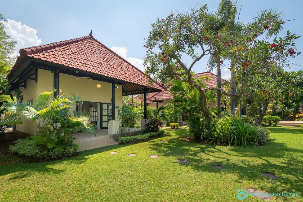 Villa Namaste - Beachfront At Lovina 10P, Pool, Bbq Banjar  Exterior foto